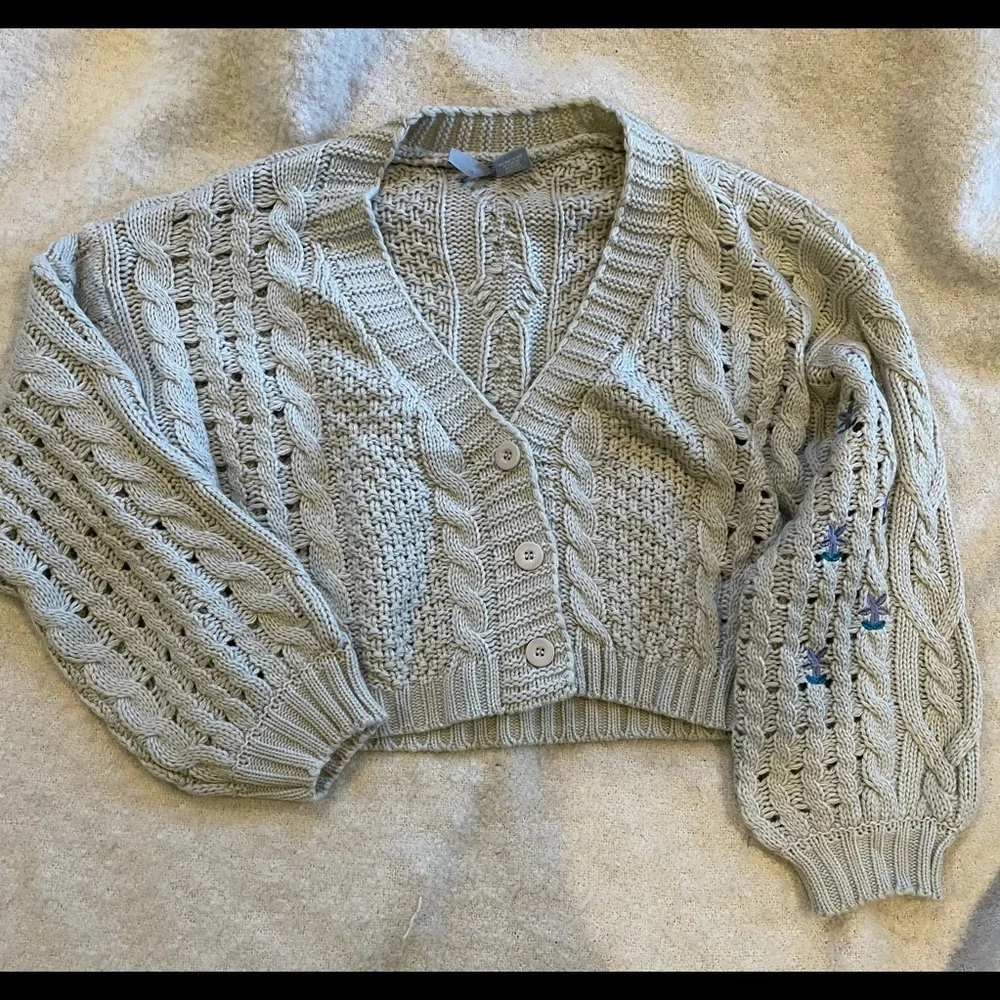 Brand new cropped cardigan sweater - Picture 3 of 8
